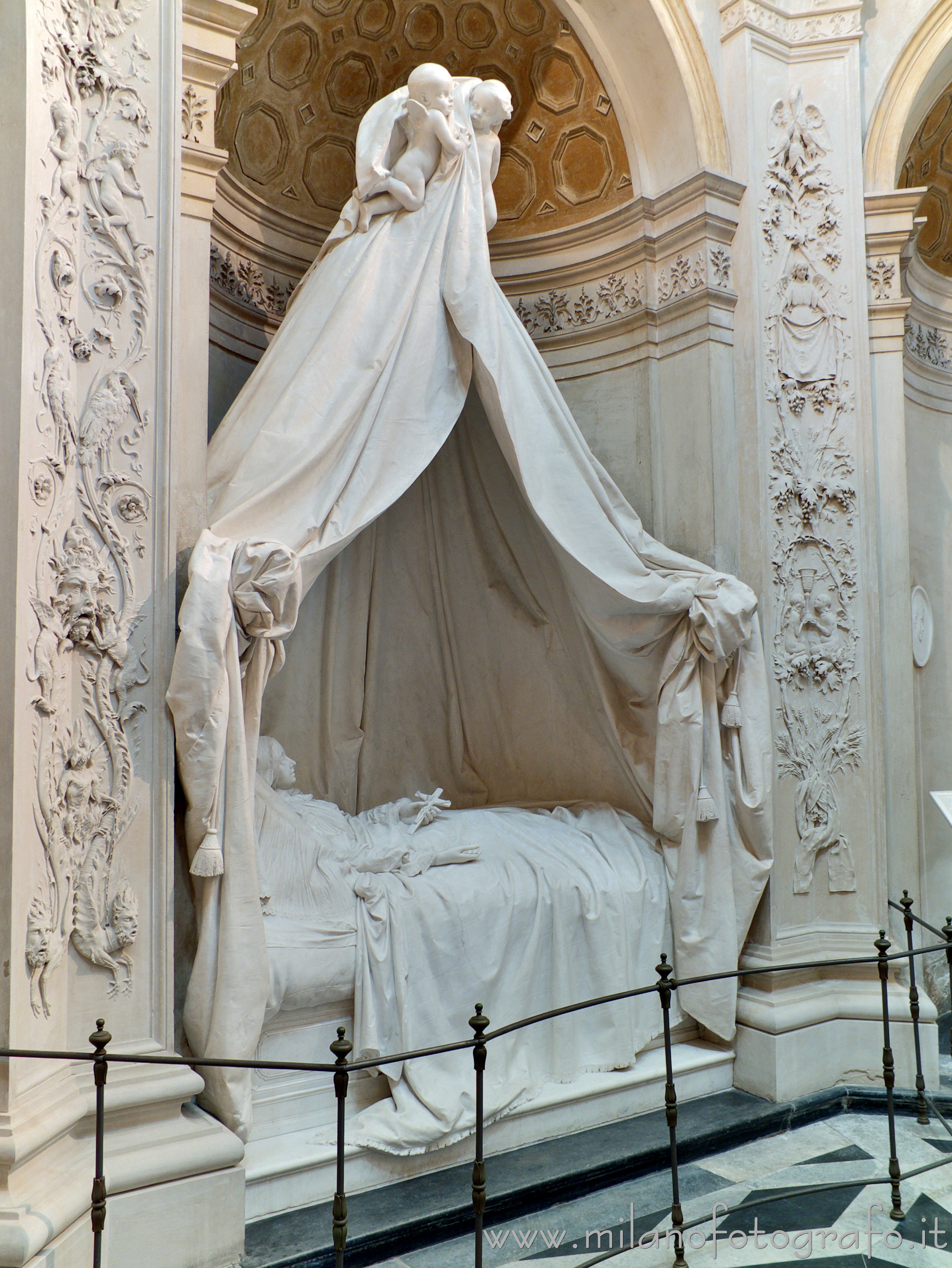 Arcore (Monza e Brianza) - Monumento funebre a Maria Isimbardi nella Cappella Vela di Villa Borromeo d'Adda